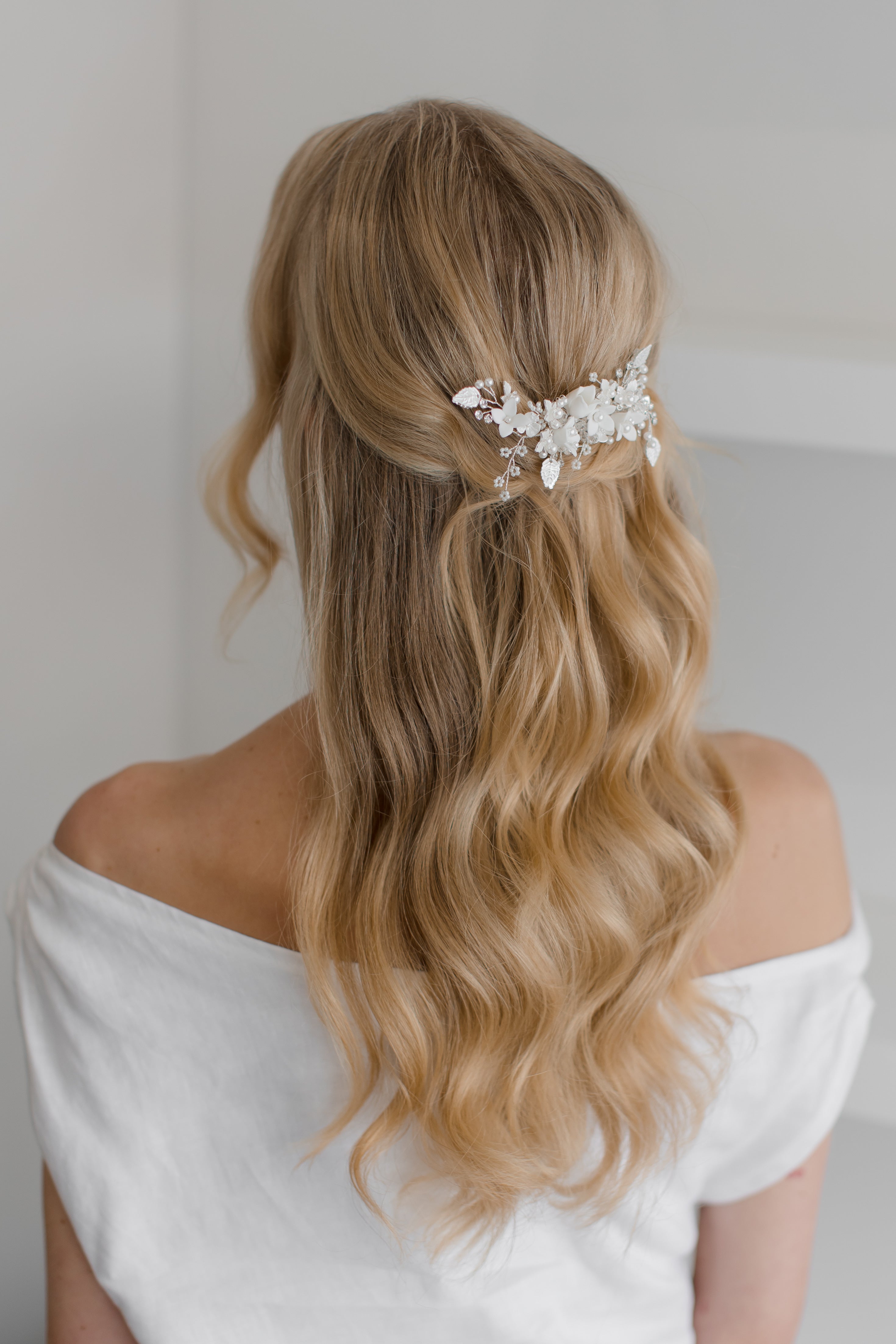 Harper - Porcelain Flower Pearl Bridal Hair Clip