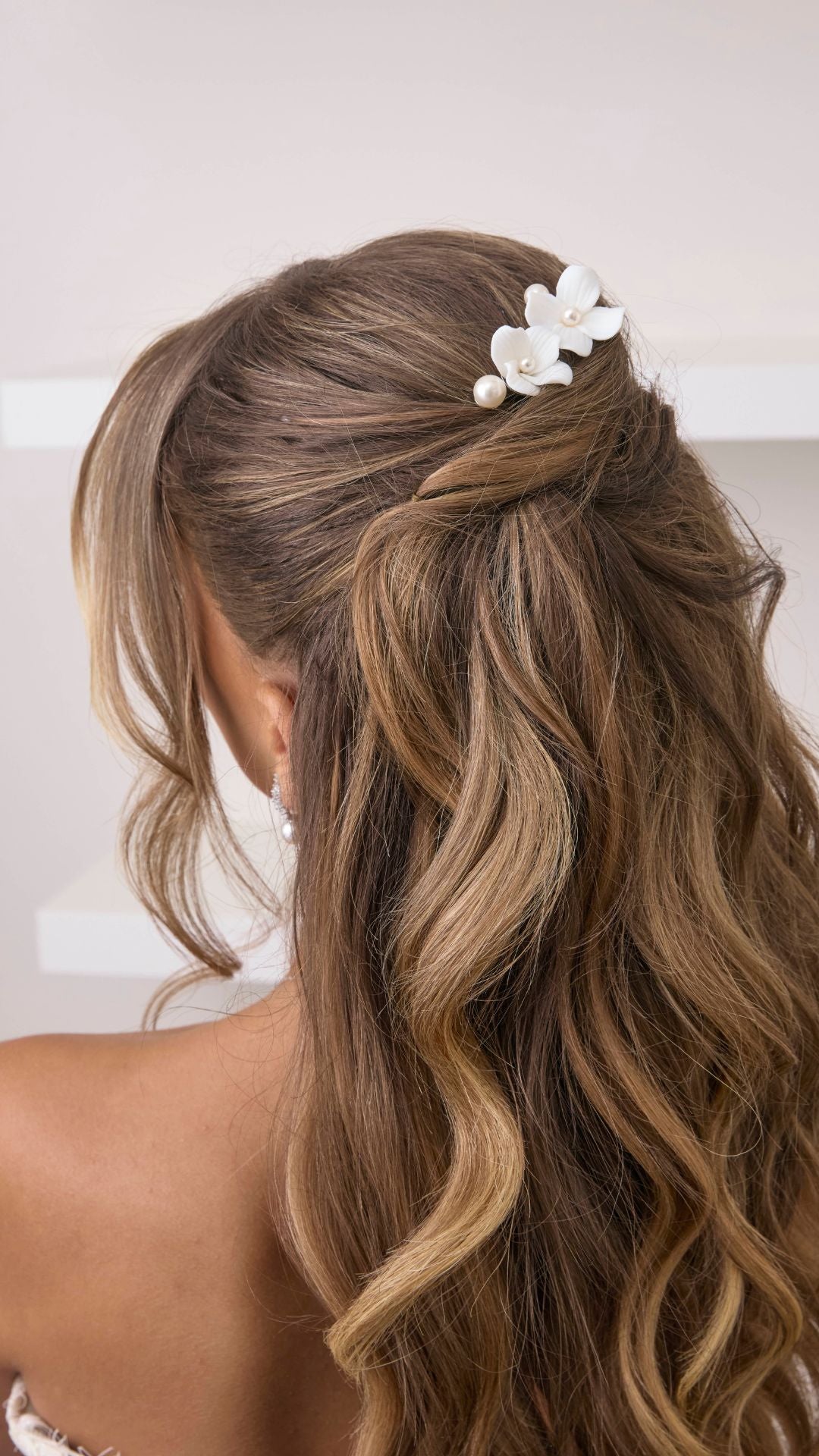 Elizabeth Bower - Weiss Pearl Floral Hair Comb - Rhodium Silver