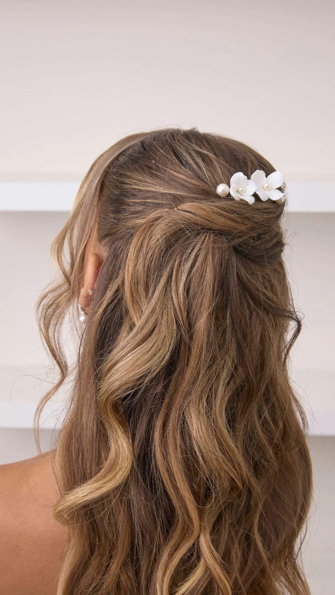 Elizabeth Bower - Weiss Pearl Floral Hair Comb - Rhodium Silver