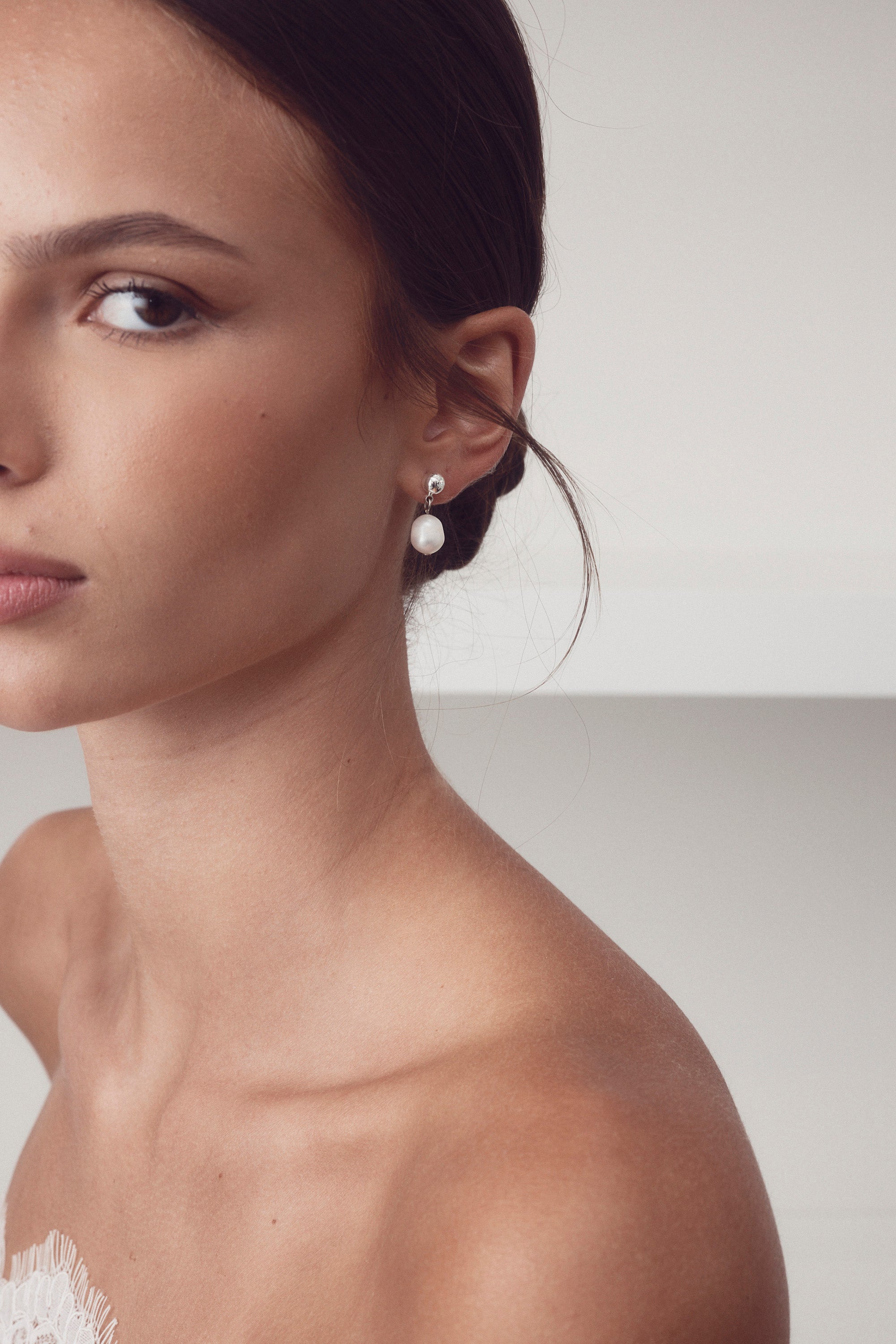 Buy A'el Este - Joya - Bridal Pearl Drop Earrings - Silver online | The White Collection Australia