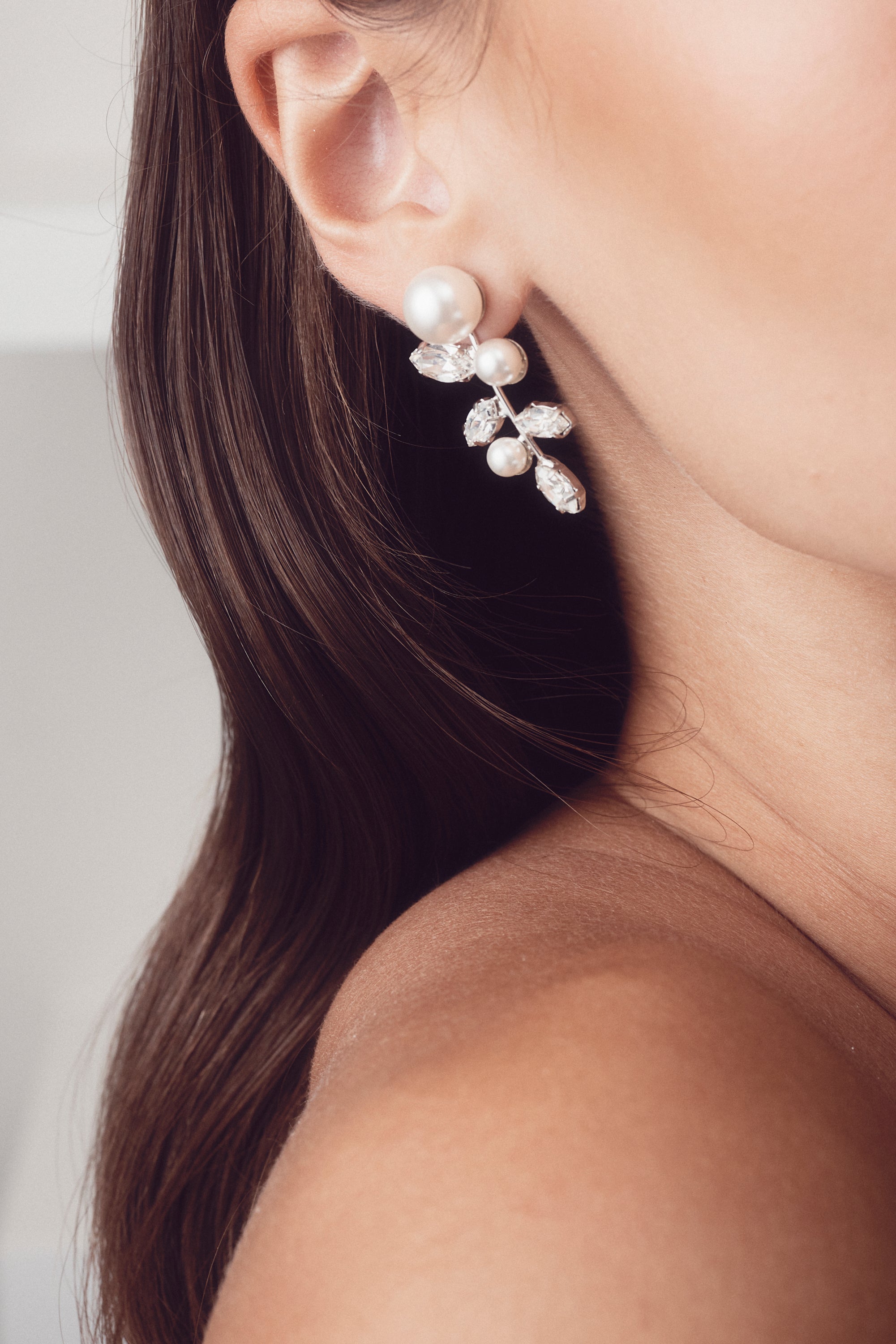 Buy Elizabeth Bower - Pearllum Crystal & Pearl Stud - Rhodium Silver online | The White Collection Australia