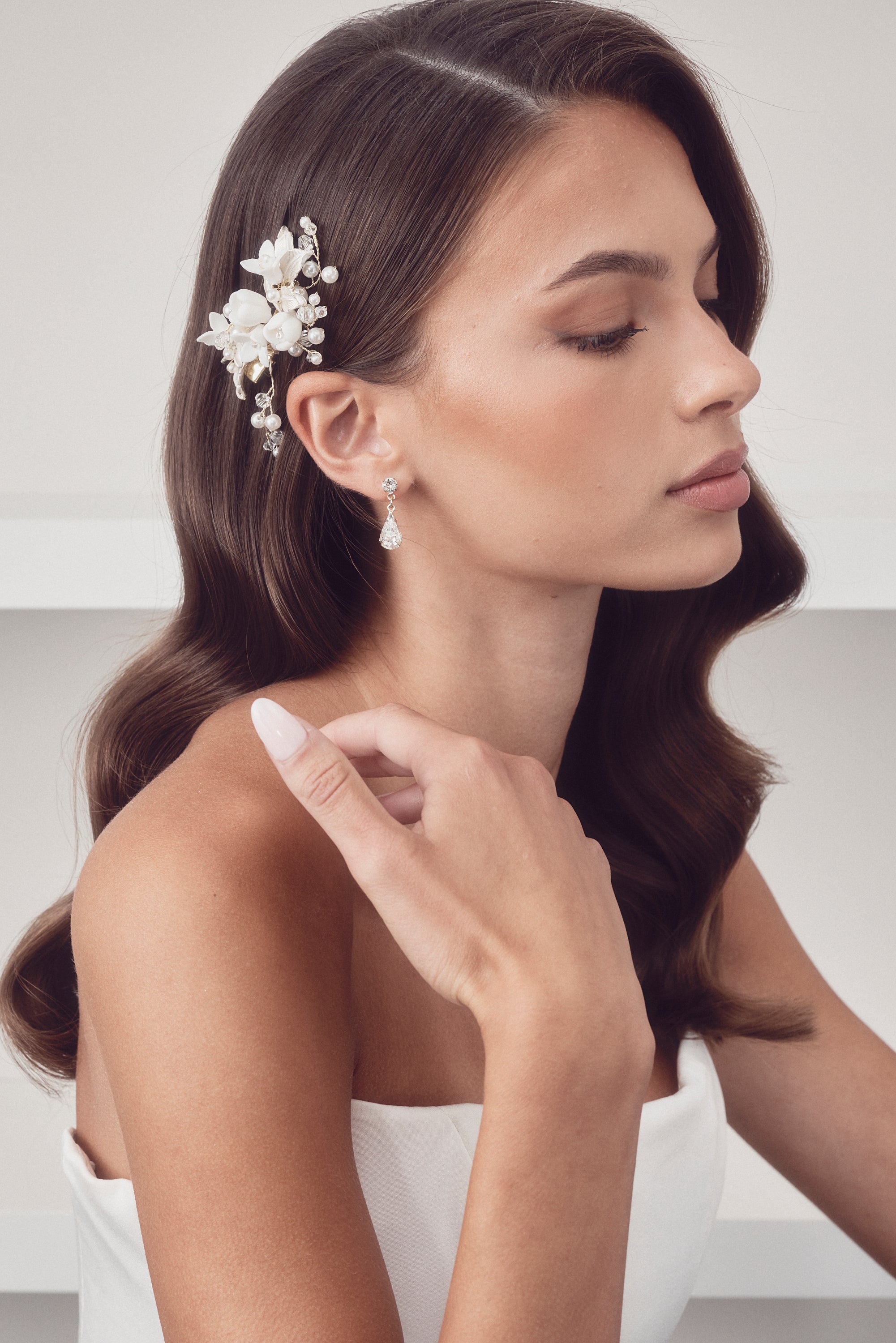 Angelica - Petite Ceramic Flower Pearl Bridal Hair Clip