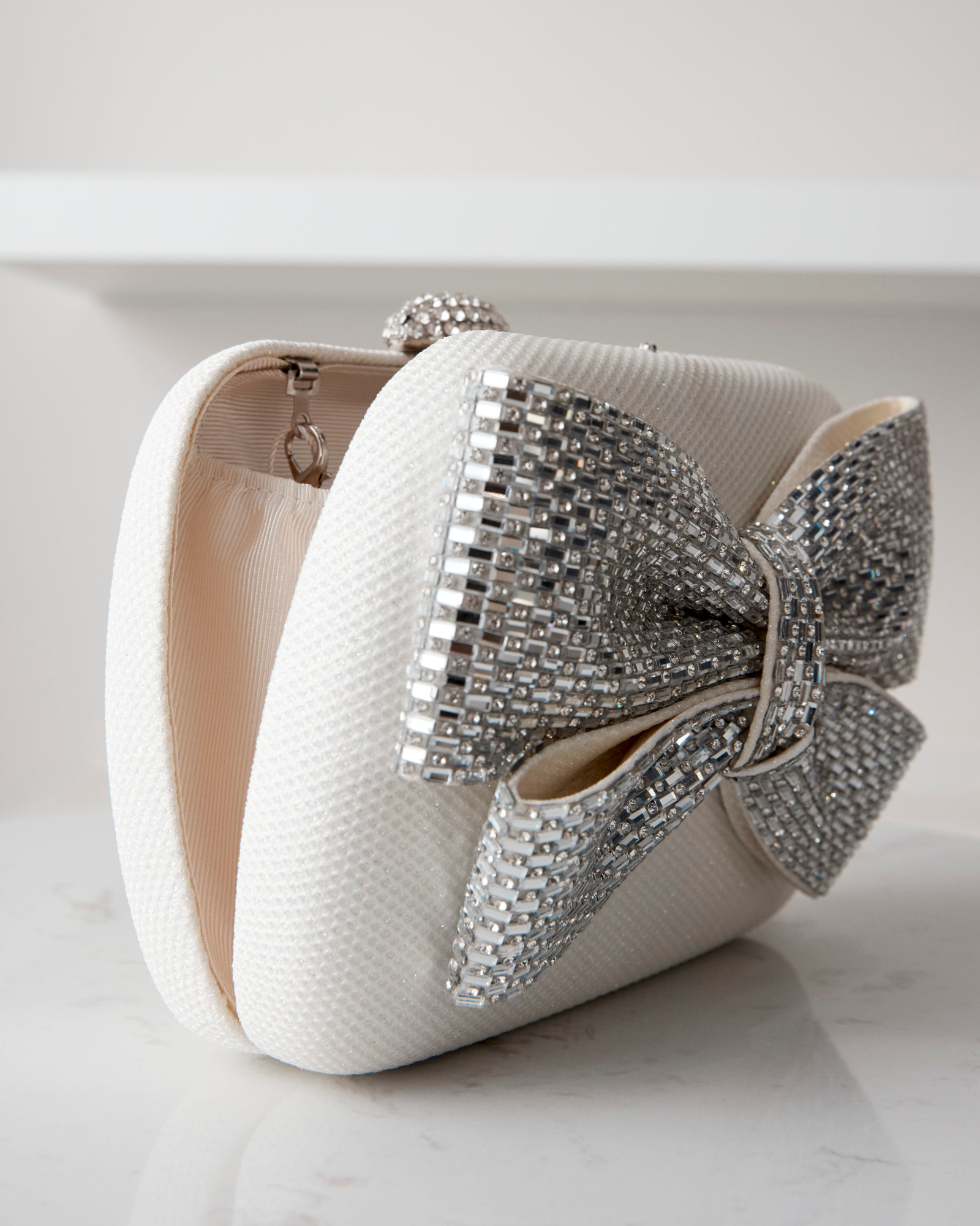 Emmy - Crystal Bow Clutch - Soft White