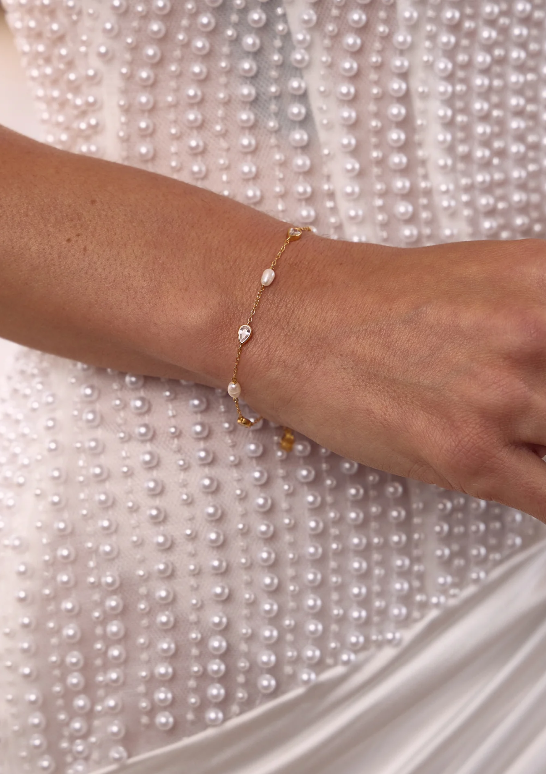 Lola Knight - Indie - Crystal and Pearl Bridal Bracelet - 18k Gold