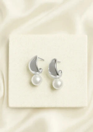 Lola Knight - Blanca - Pearl Drop Bridal Earrings - Silver