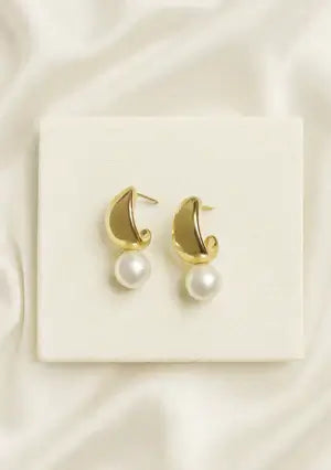 Buy Lola Knight - Blanca - Pearl Drop Bridal Earrings - 18K Gold online | The White Collection Australia