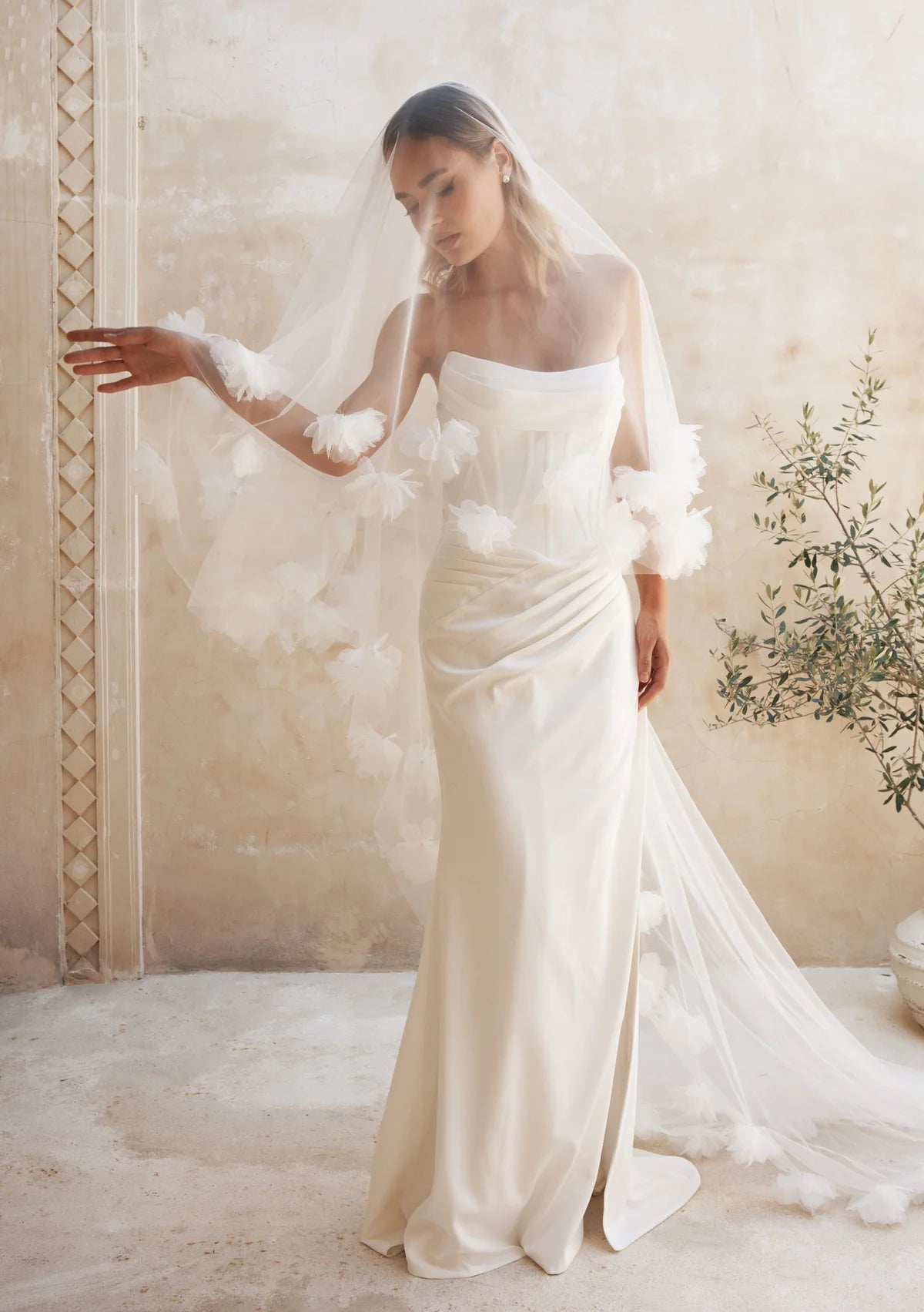 Lola Knight - Delanie - Ivory Double Tier Flower Lace Wedding Veil 3m