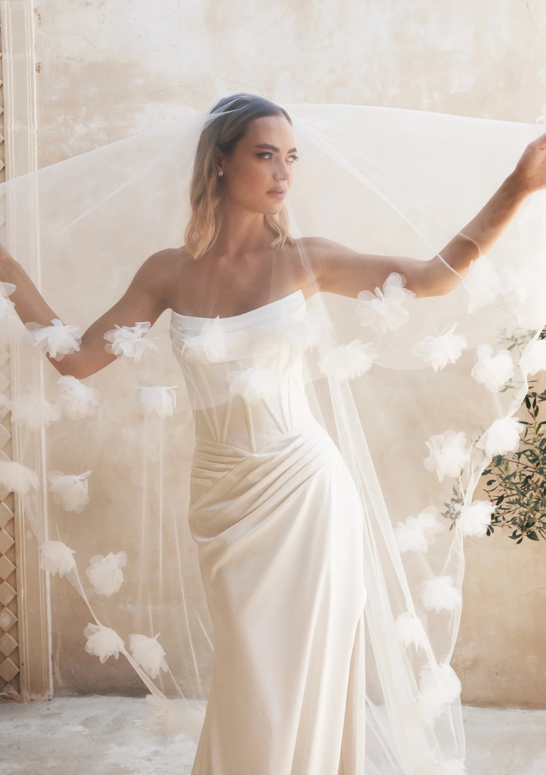 Lola Knight - Delanie - Ivory Double Tier Flower Lace Wedding Veil 3m