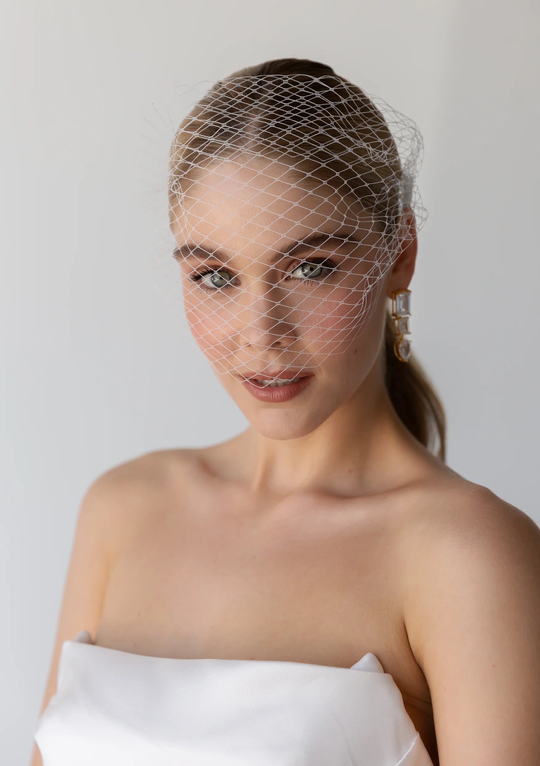 Lola Knight - Diana - Birdcage Veil - Ivory