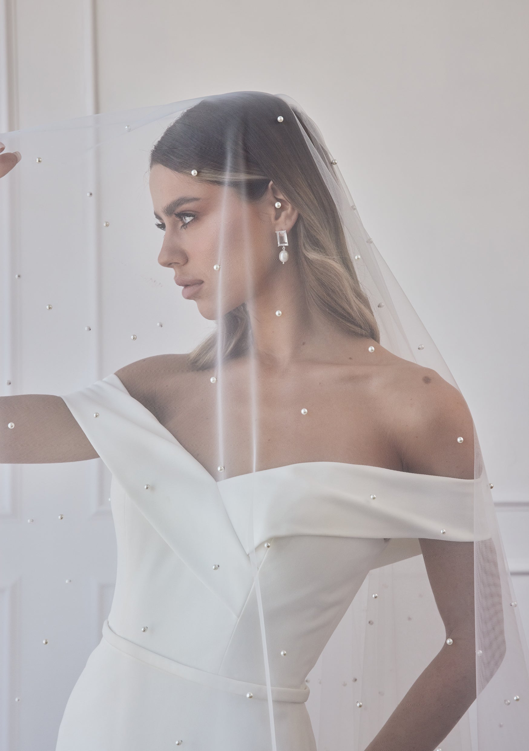 Lola Knight - Emery - Two Tier Pearl Wedding Veil - Ivory