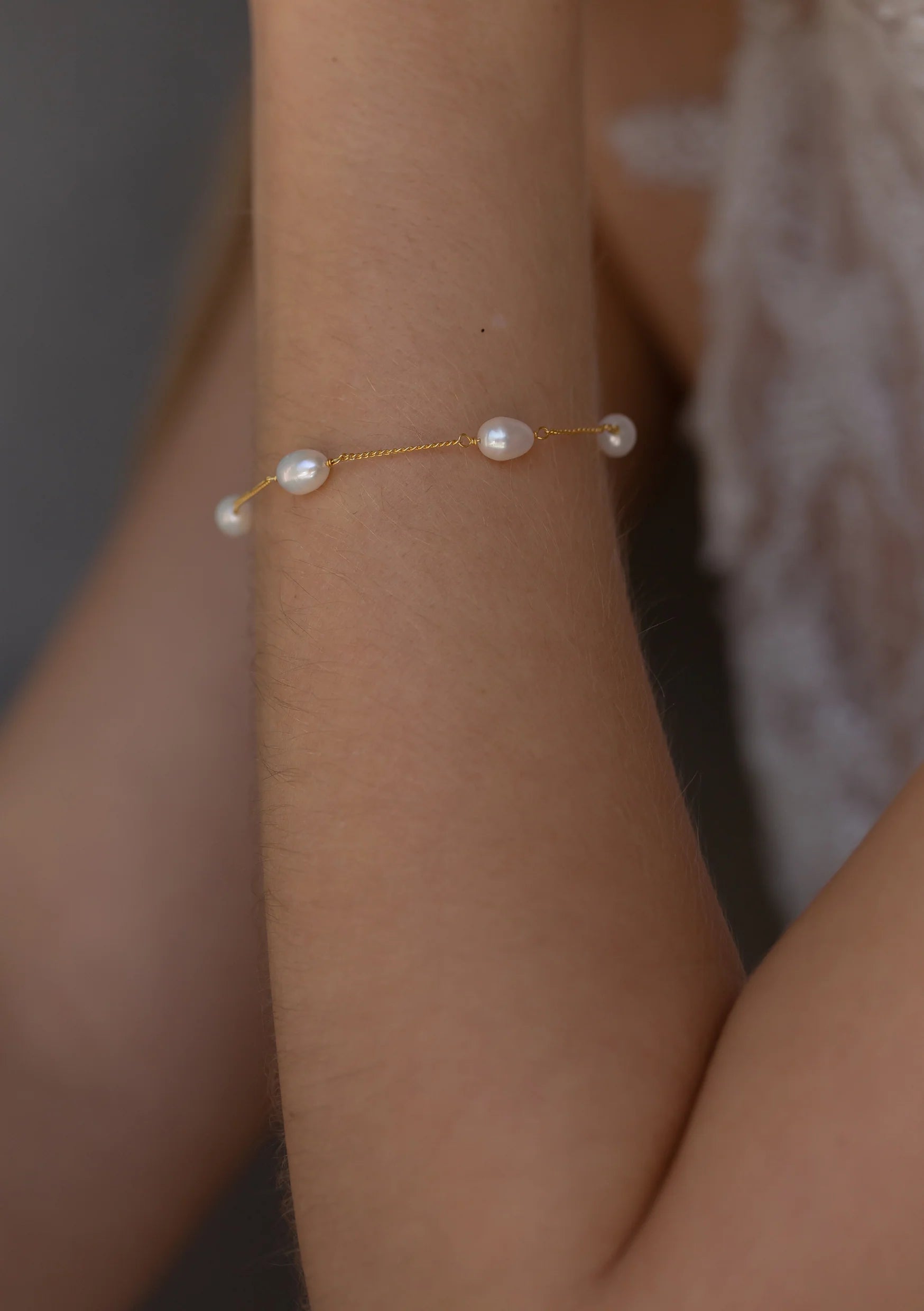 Lola Knight - Faith Pearl Bridal Bracelet - Gold