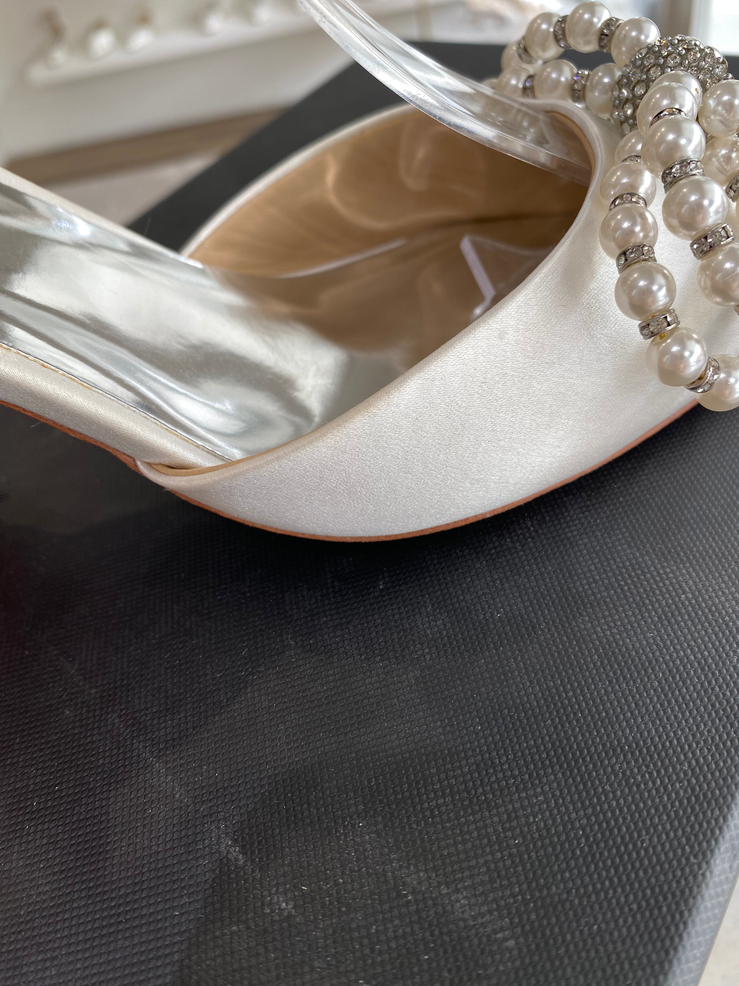SAMPLE - Faint White - Size 6.5