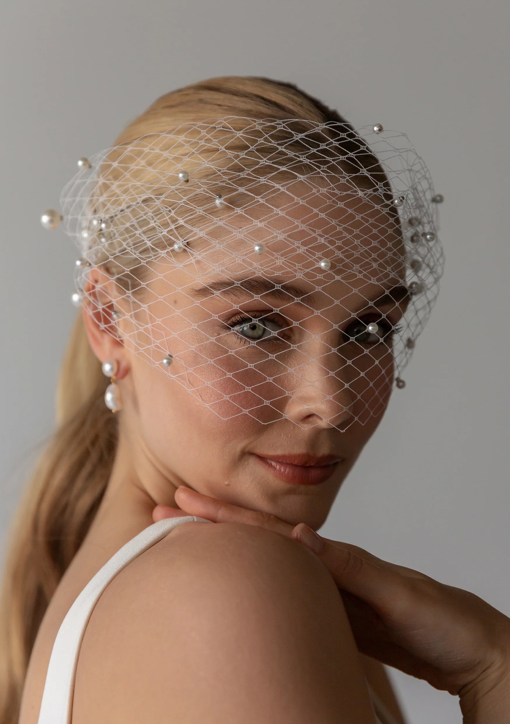 Lola Knight - Harlow - Pearl Birdcage Veil - Ivory
