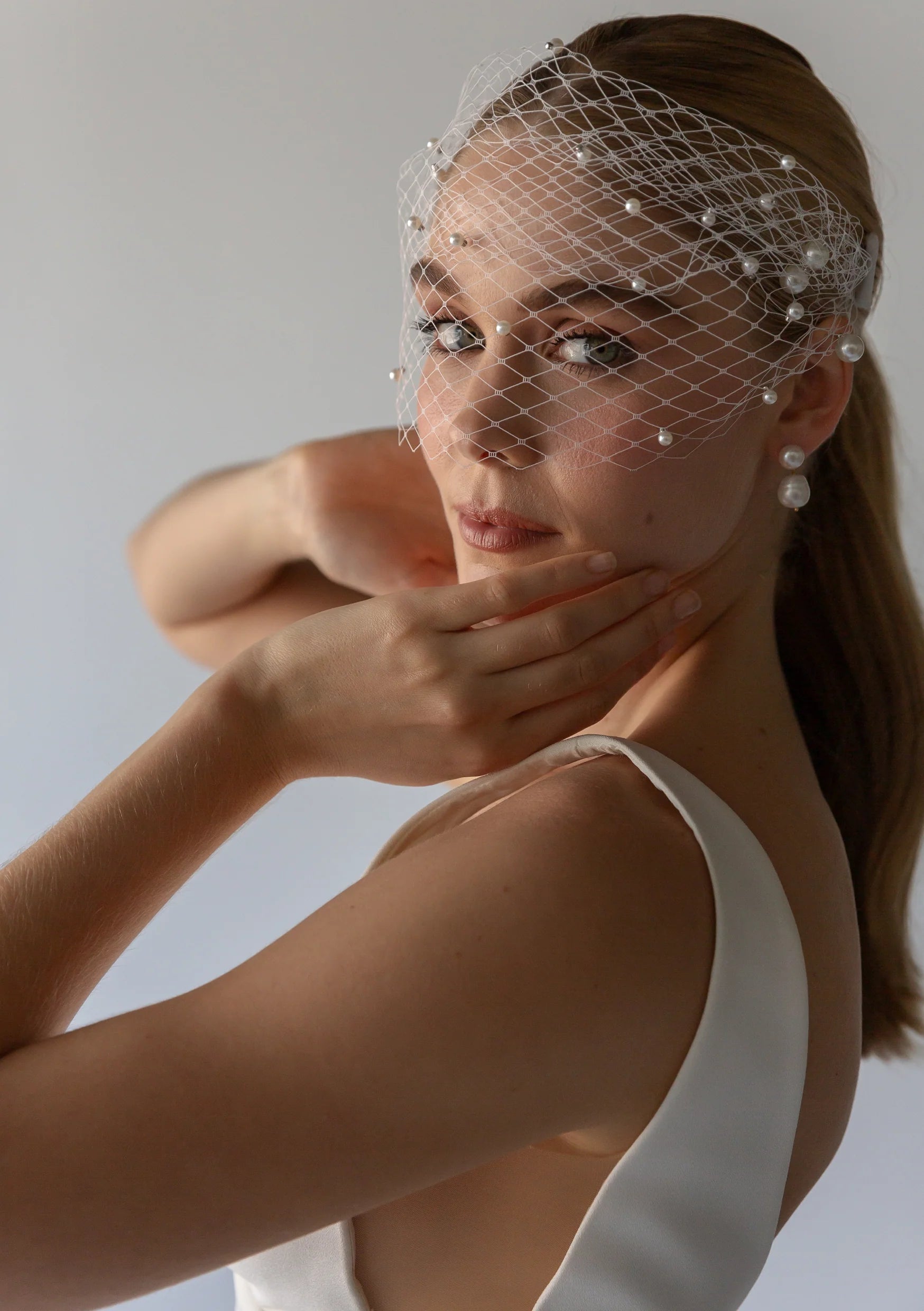 Lola Knight - Harlow - Pearl Birdcage Veil - Ivory