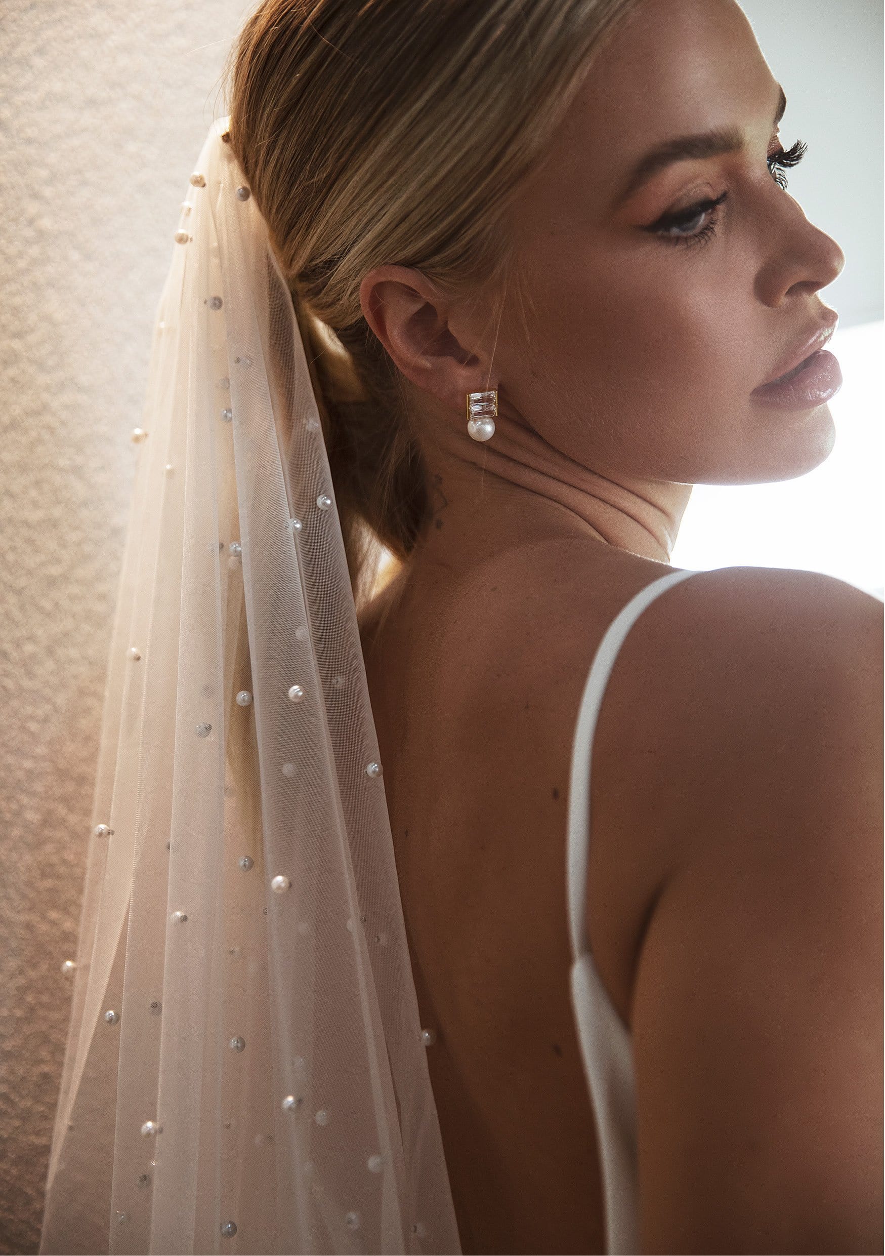 Lola Knight - Brielle - Single Tier Pearl Wedding Veil - Ivory