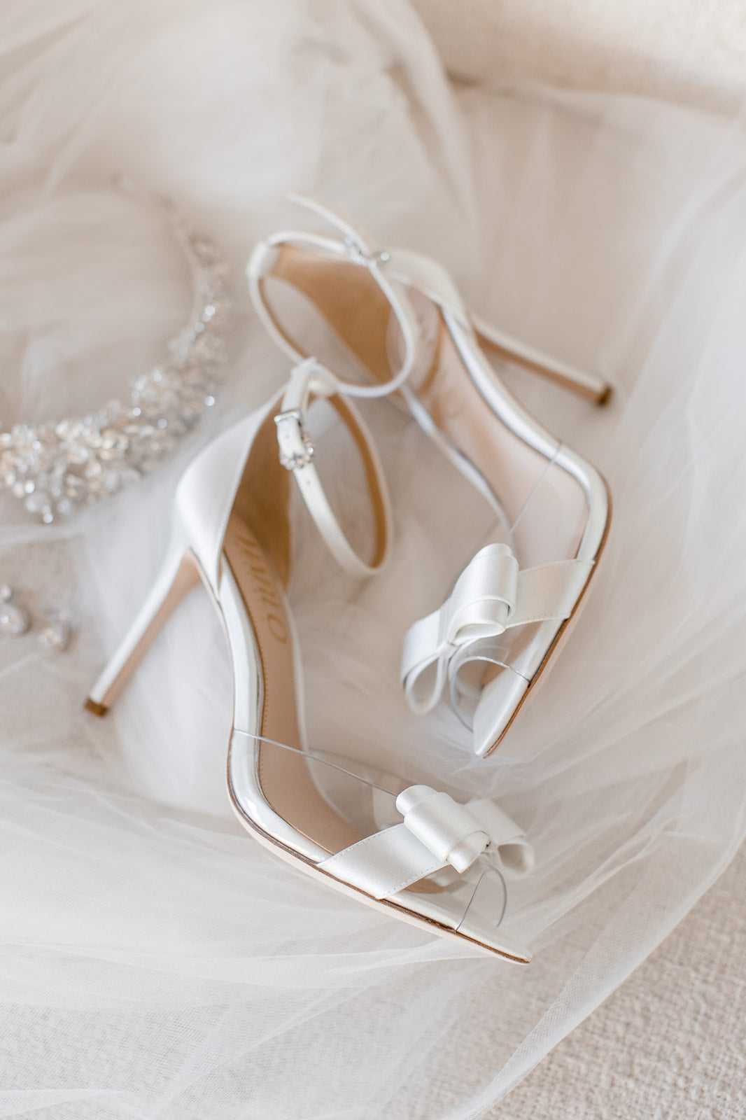 Chloe - White Point Bow Heels