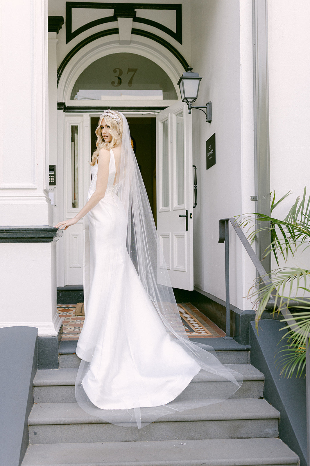 Lulu Soft Tulle Pearl Veil