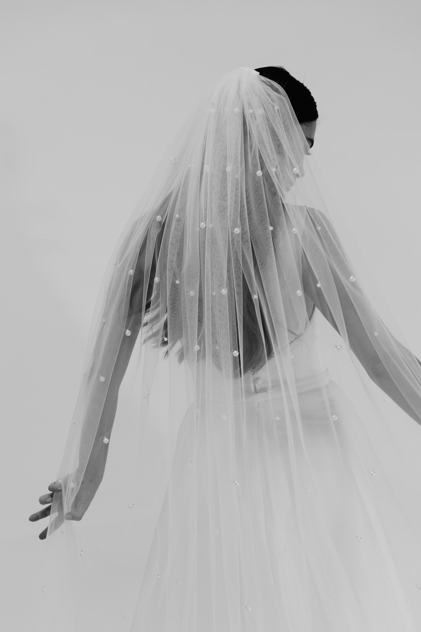 Veil, Headband or Tiara? Choosing Your Bridal Hair Accessory