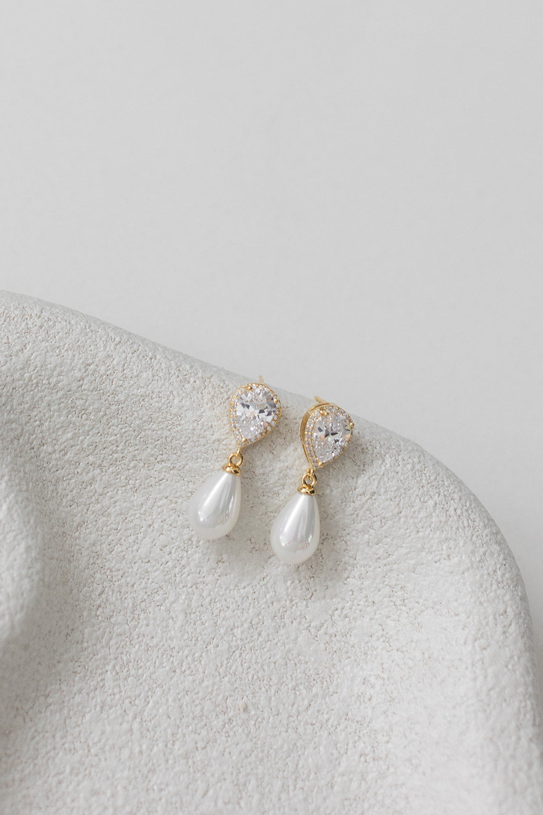 Sara - Classic Bridal Crystal Pearl Earrings