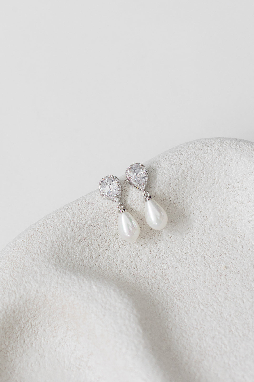 Sara - Classic Bridal Crystal Pearl Earrings