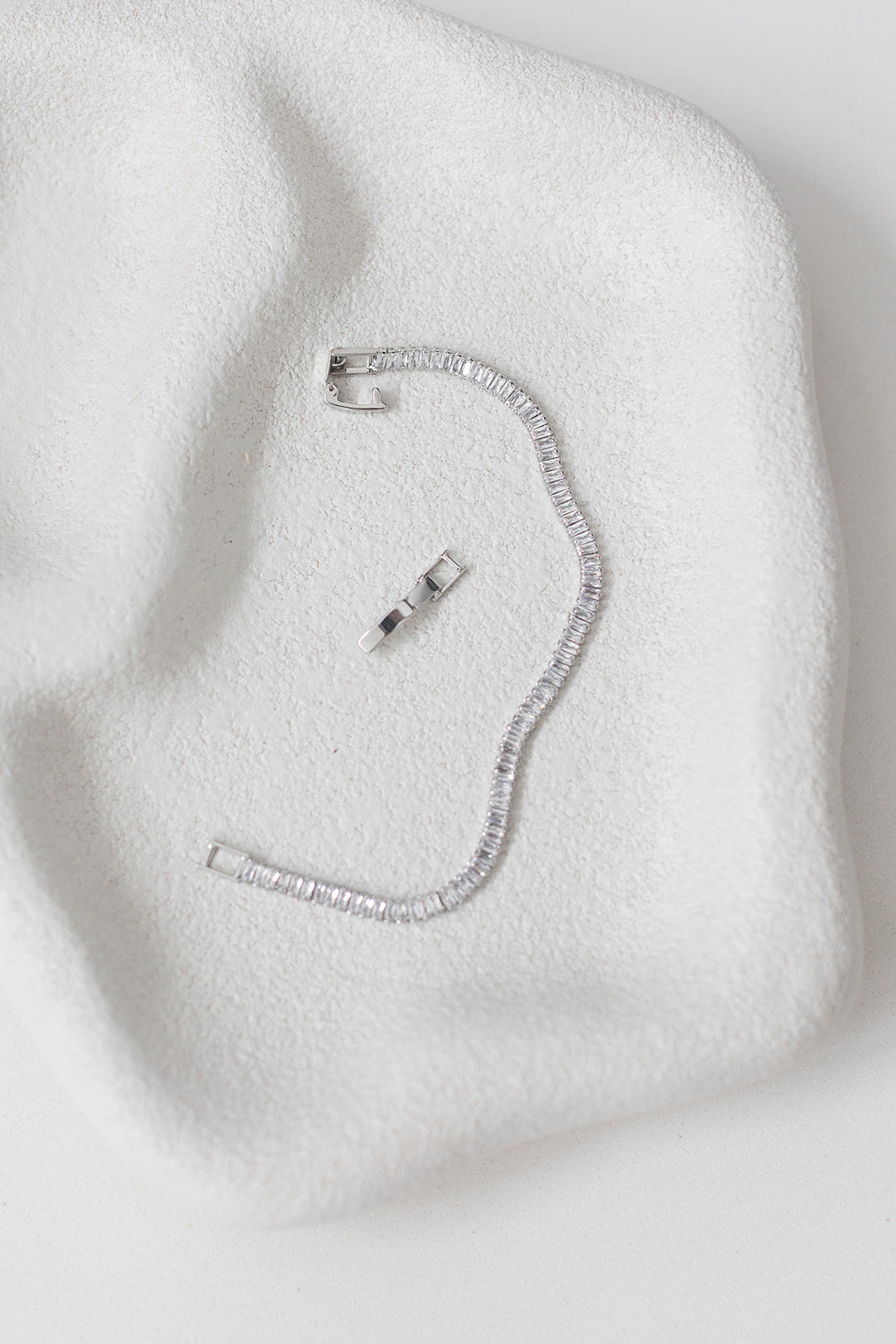 Sidney - Delicate Bridal Tennis Bracelet Baguette Crystals