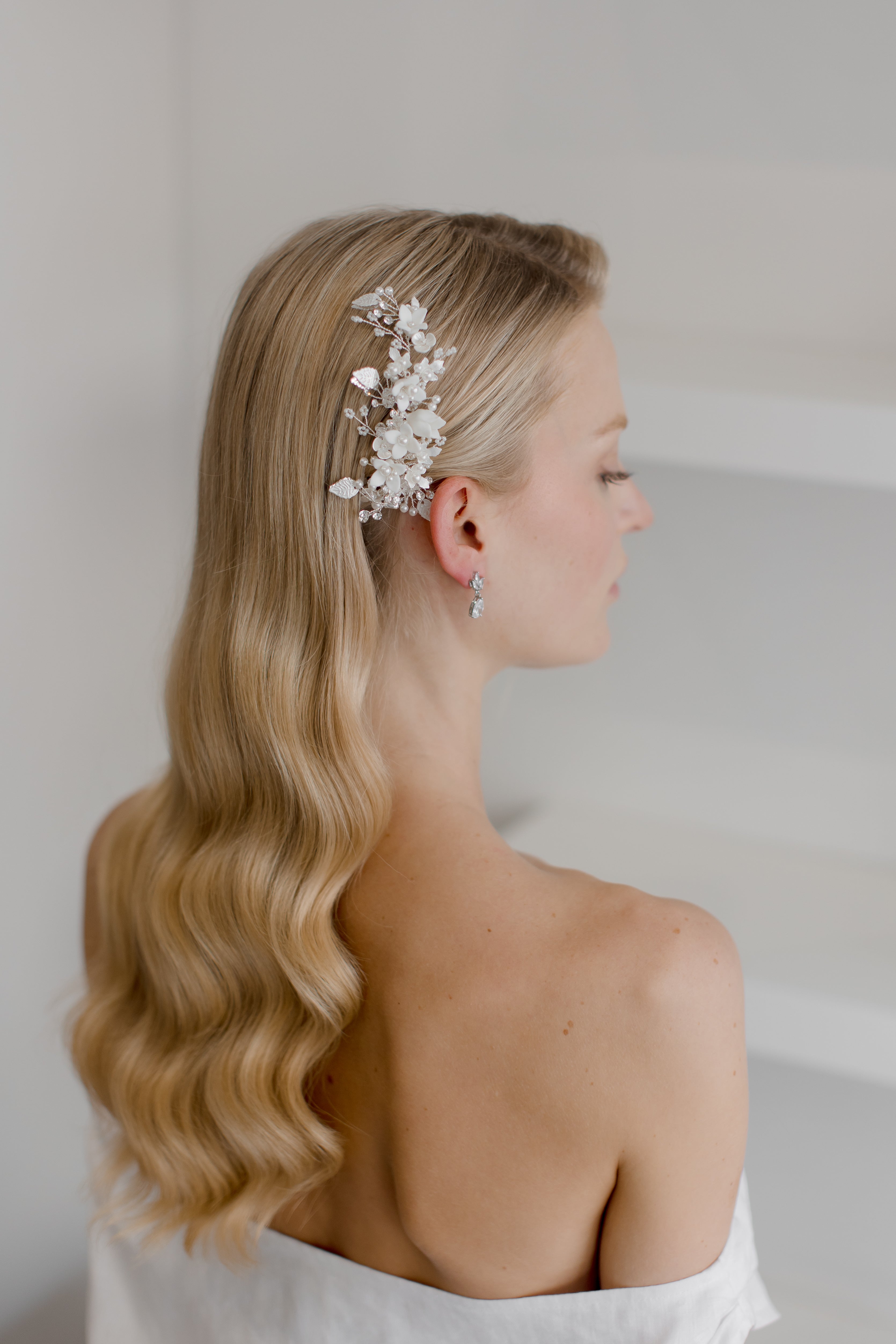 Harper - Porcelain Flower Pearl Bridal Hair Clip