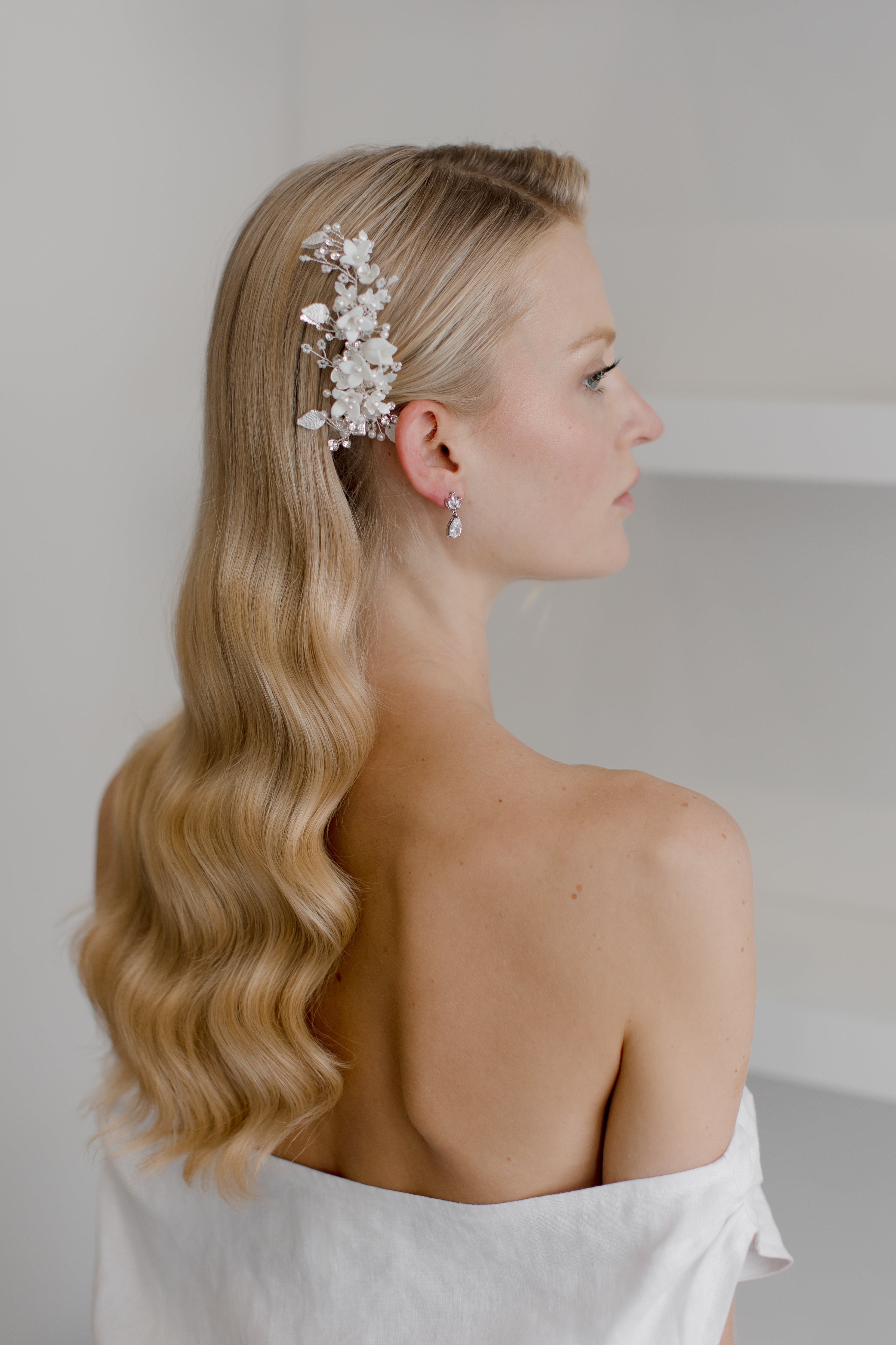 Harper - Porcelain Flower Pearl Bridal Hair Clip
