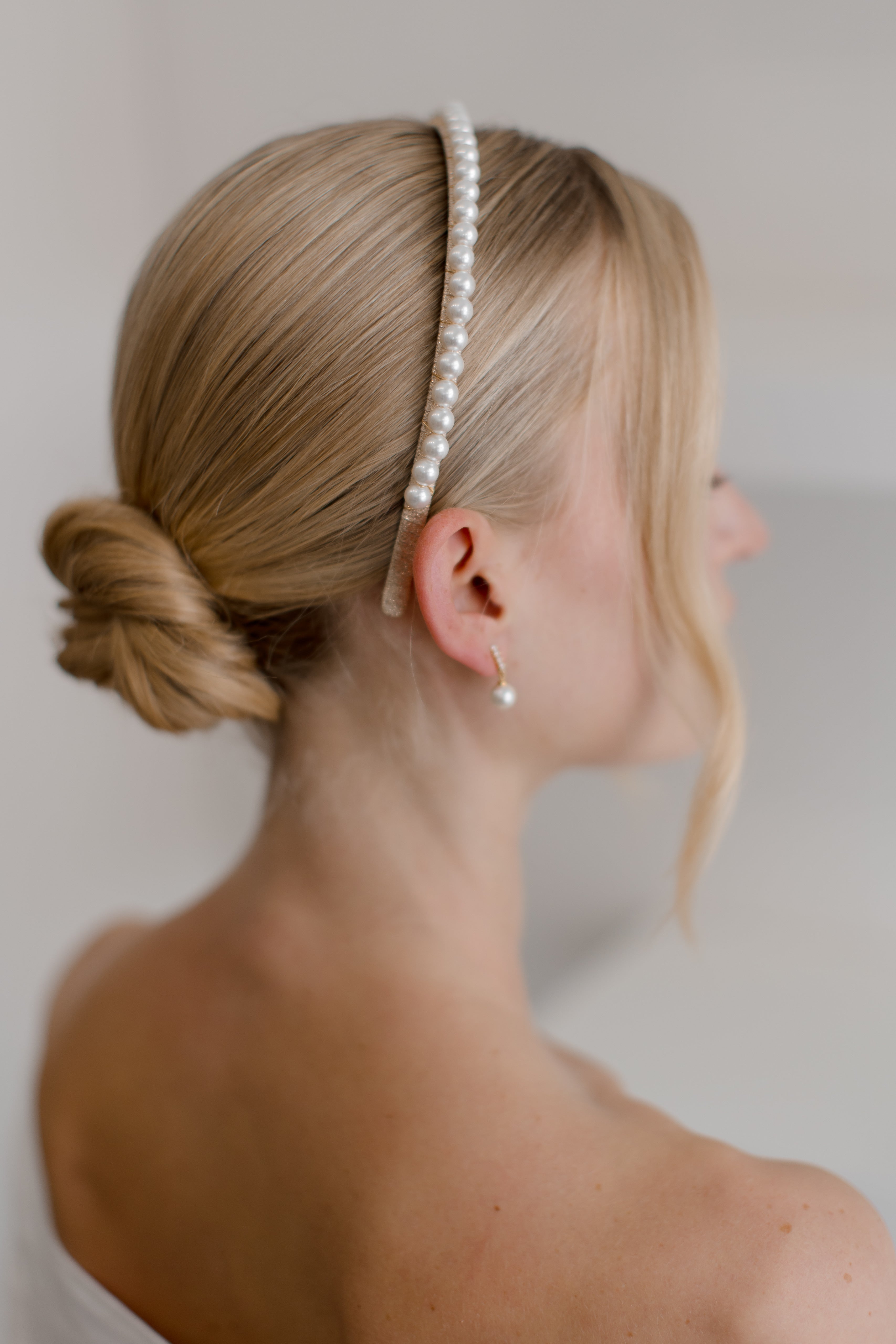 Buy A'el Este - Aubrey - Bridal Pearl Headband - Gold online | The White Collection Australia