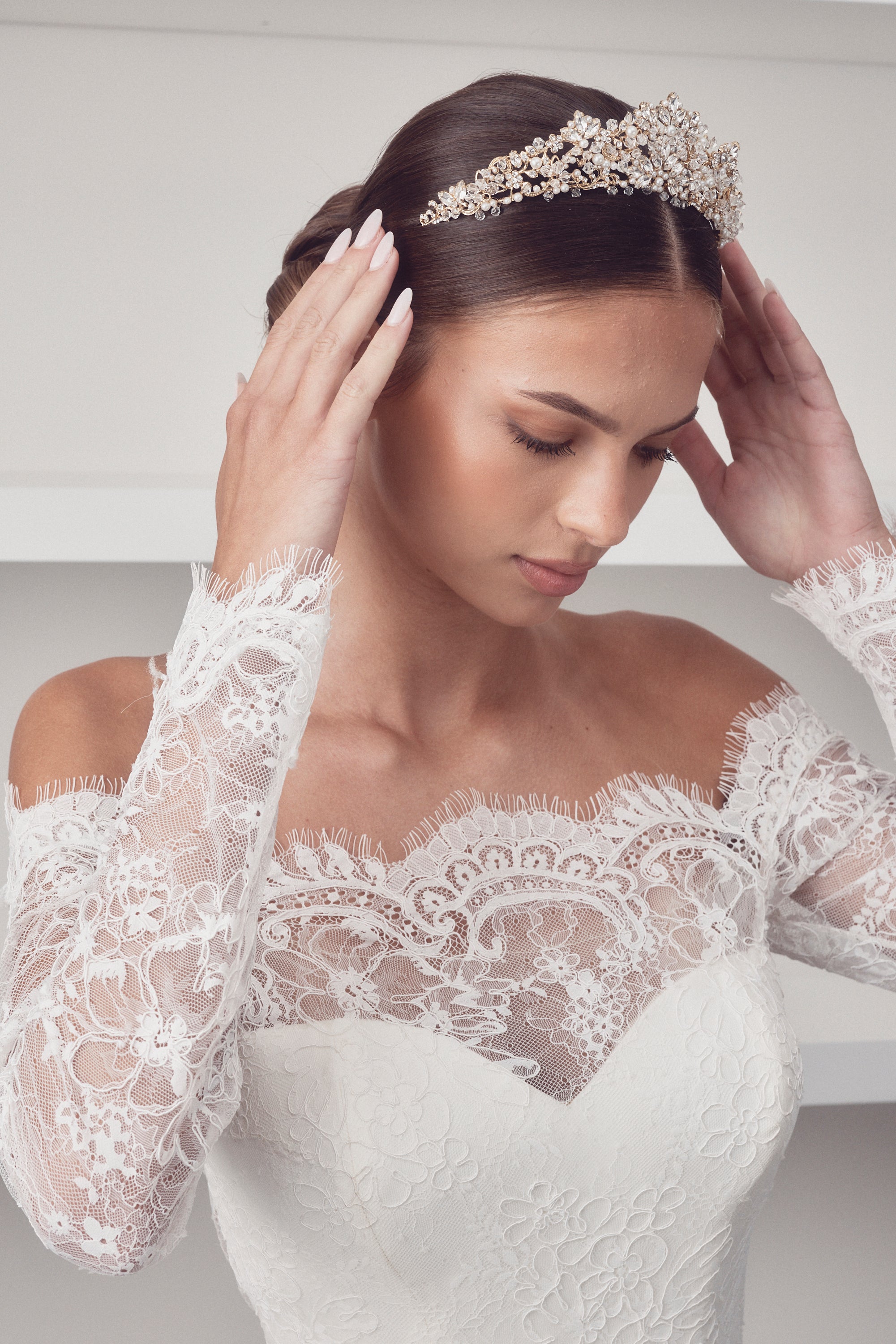 Roesia - Crystal Pearl Bridal Crown