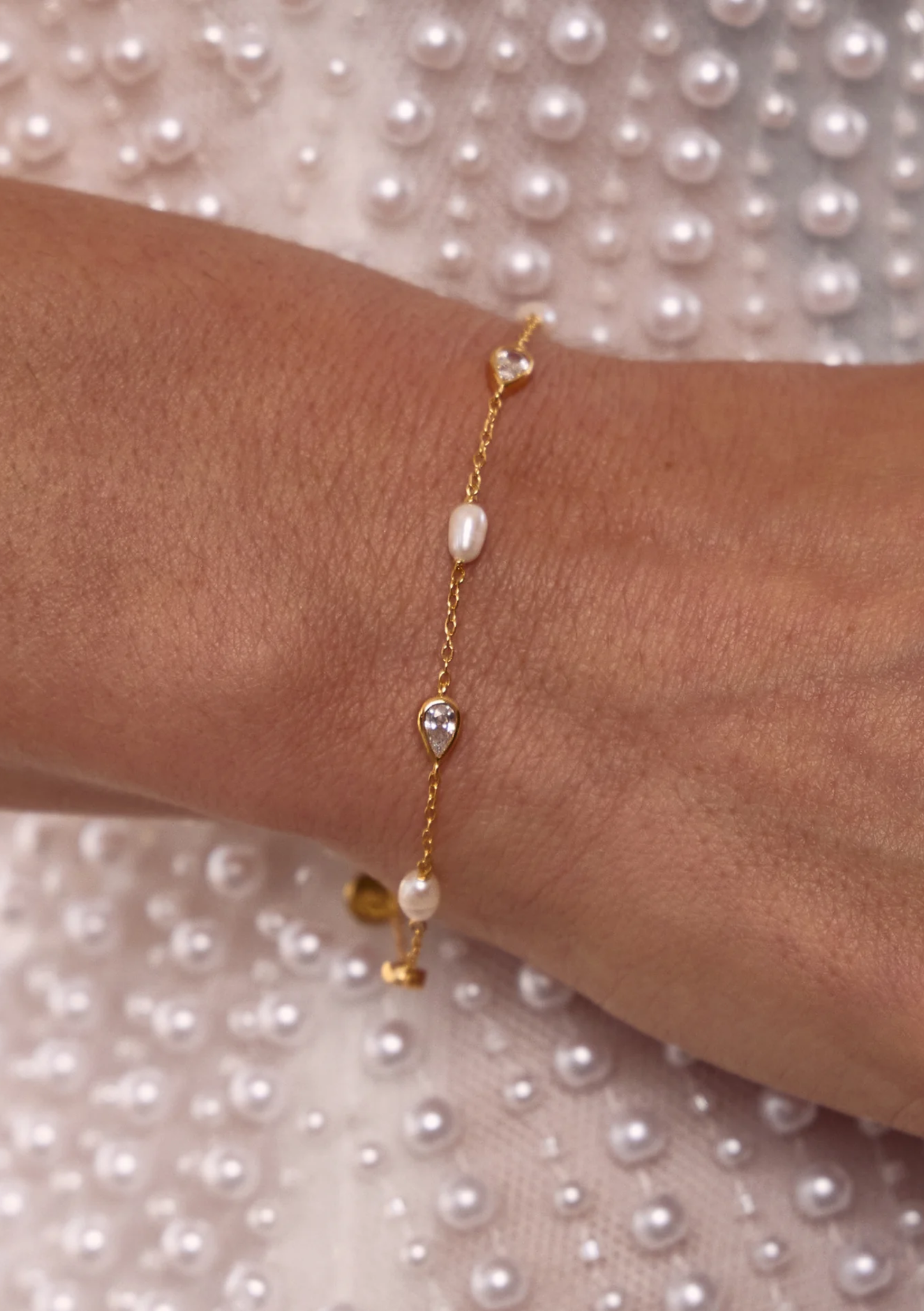 Lola Knight - Indie - Crystal and Pearl Bridal Bracelet - 18k Gold