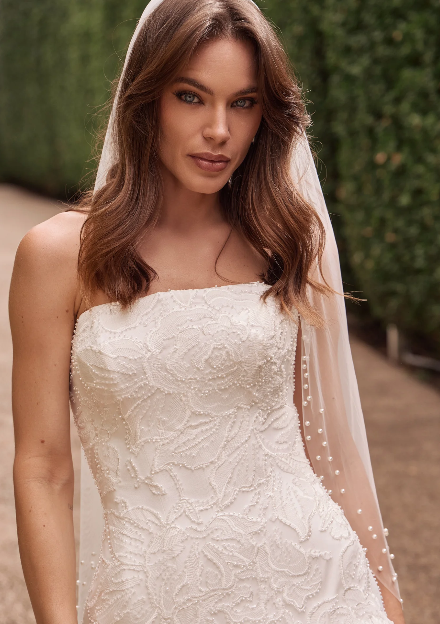 Lola Knight - Clover - Ivory Pearl Lace Mid Length Wedding Veil