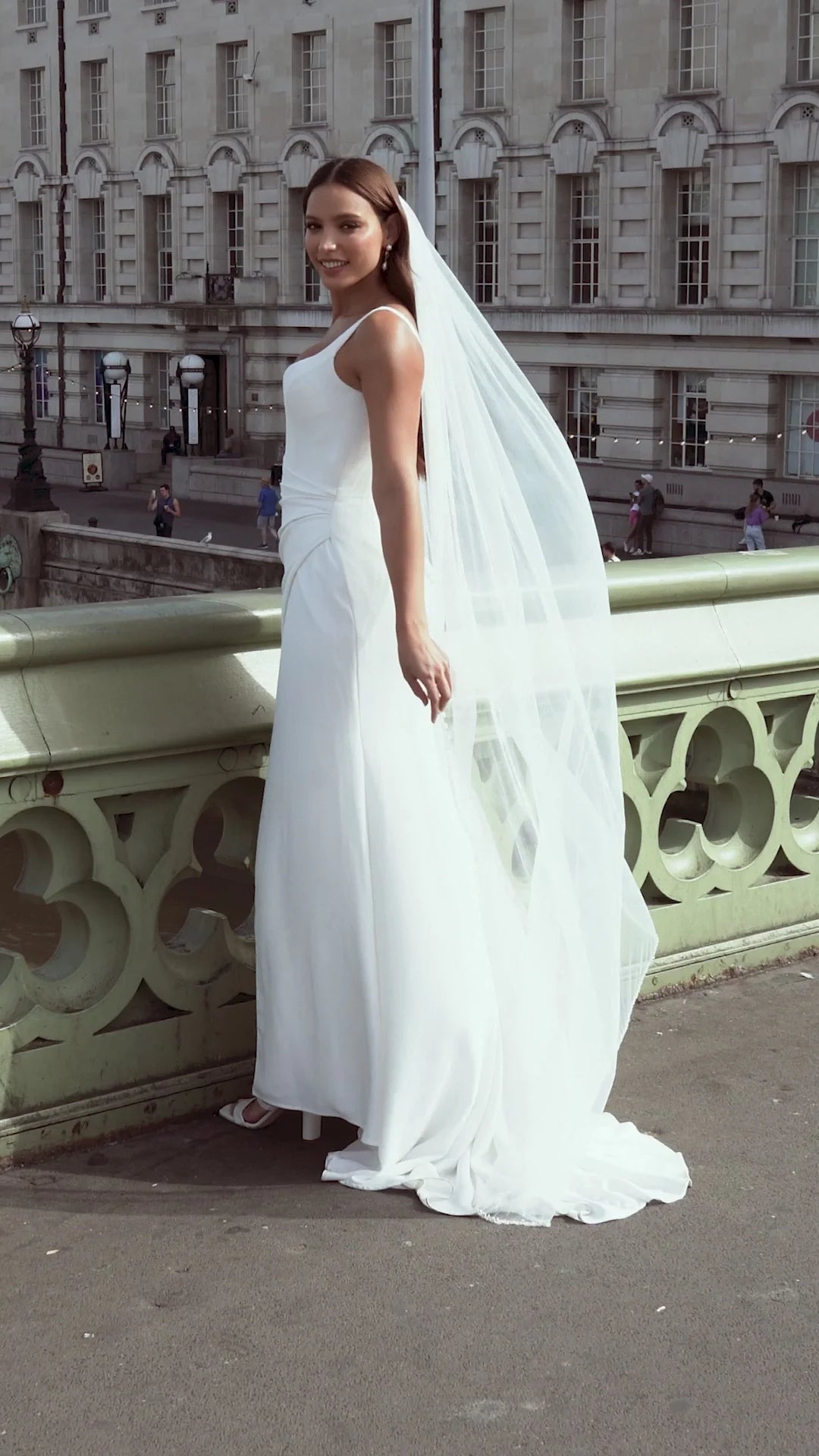 Lola Knight - Maeve - Single Tier Crystal & Pearl Wedding Veil - Ivory