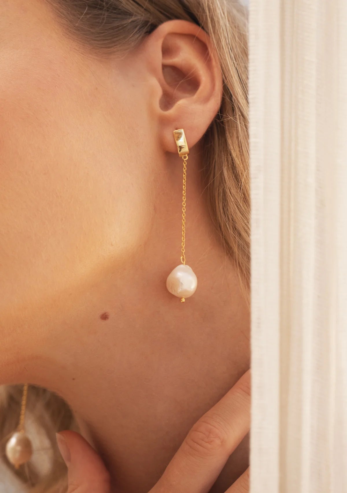 Buy Lola Knight - Ada - Minimal Bridal Pearl Earrings - 18K Gold online | The White Collection Australia