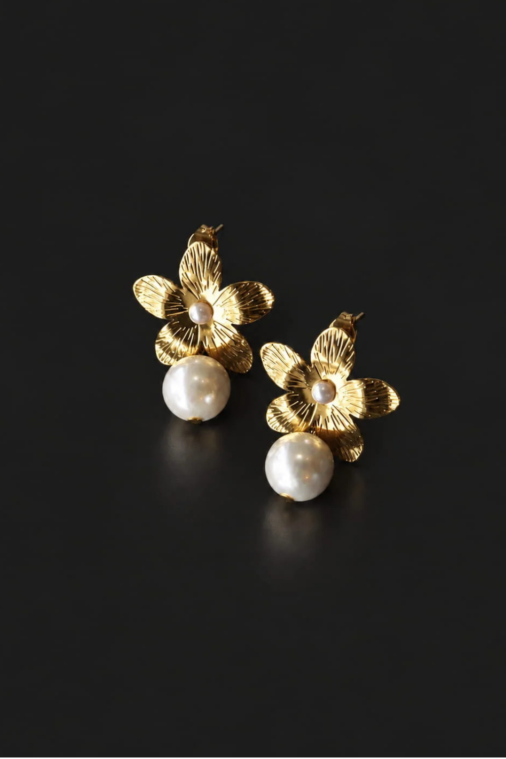 A'el Este - Giavanno - Floral Pearl Drop Earrings - Gold