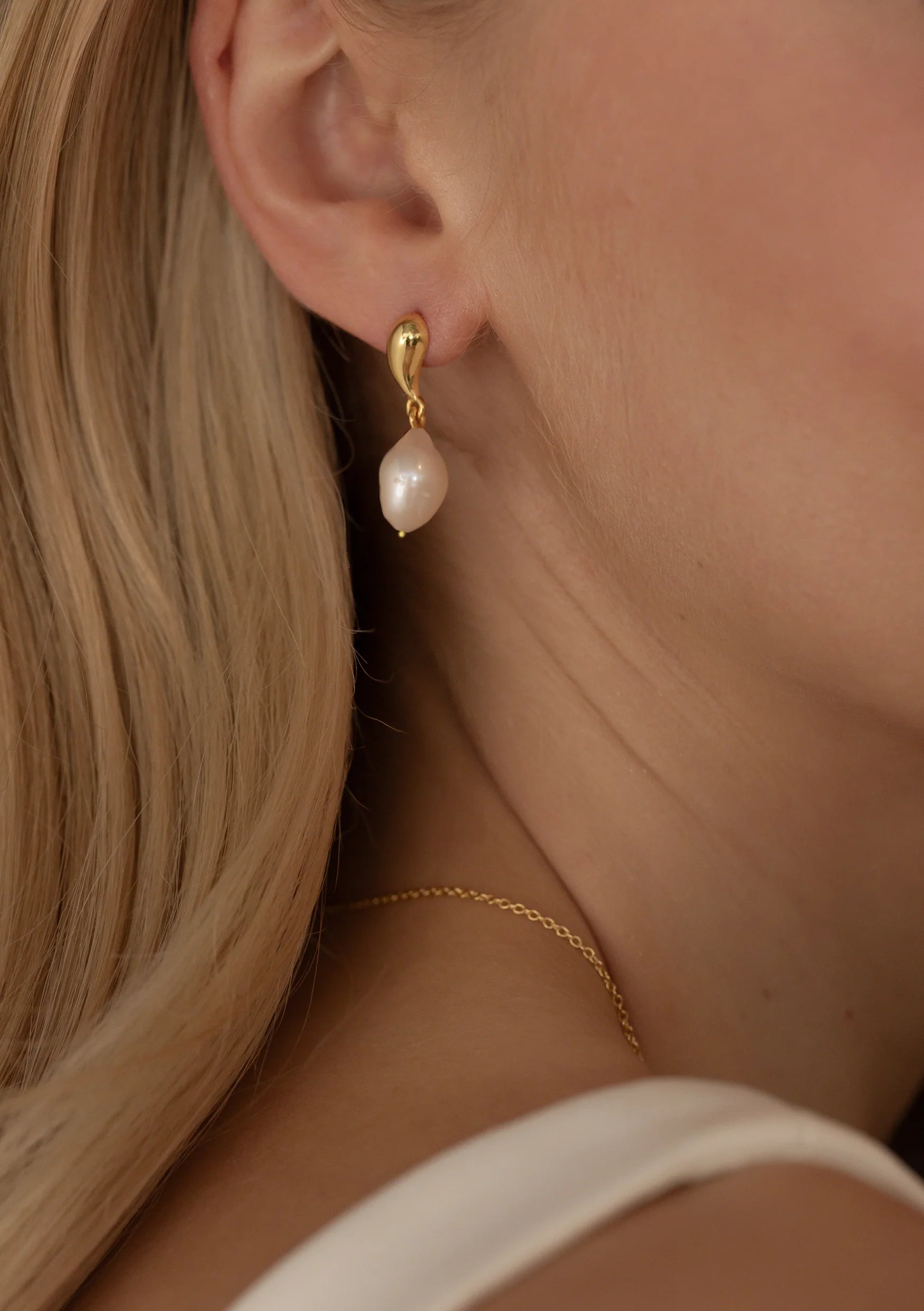 Buy Lola Knight - Hailey - Pearl Drop Bridal Earrings - Gold online | The White Collection Australia